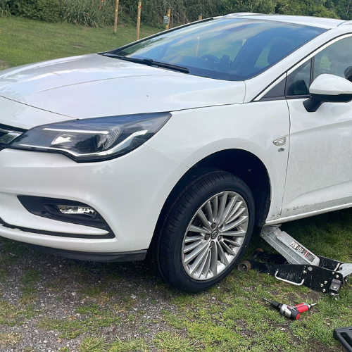 Home 32 Safe locking wheel nut removal service UK